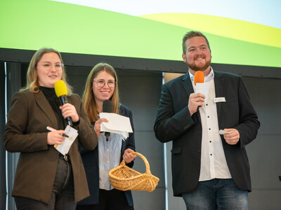 Marlen Stelter, Lotta Kaper und Arne Reinink vom Agrarausschuss der Niedersächsischen Landjugend