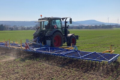 Mechanische Beikrautregulierung - © Volker Graß Mechanische Beikrautregulierung