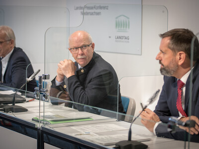 Pressekonferenz der Allianzpartner der Vereinbarung Der Niedersächsische Weg in Hannover: Am 29.10.2020 wurden die ausgehandelten Eckpfeiler für mehr Natur- und Artenschutz vorgestellt und diese erneut mit einer Unterschrift bekräftigt.