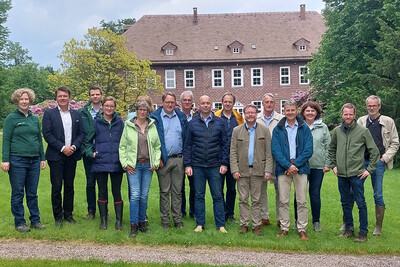 Bei ihren Treffen ebenen Personen aus den Leitungsebenen der Agrar-Fakultät der Uni Göttingen sowie der Landwirtschaftskammer Niedersachsen den Weg für eine noch intensivere Kooperation der beiden Häuser.