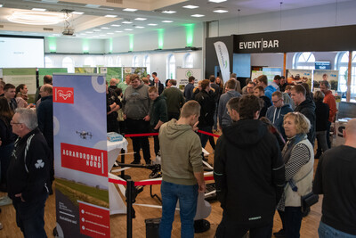 Zum Grünlandtag kamen zahlreiche Besucherinnen und Besucher in die Markthalle Rodenkirchen.