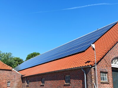 PV Stallgebäude - © Helmut Wahl PV Stallgebäude