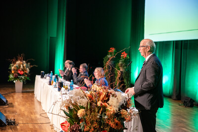 Vom neuen Kammergesetz erhoffe sich die Landwirtschaftskammer Niedersachsen eine langfristige Planungssicherheit: Kammerpräsident Gerhard Schwetje auf der Kammerversammlung am 21.11.2024 in Oldenburg.