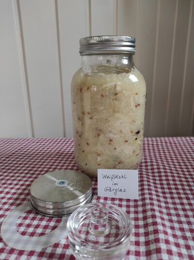 Sauerkraut im Glas - © Ingelore Borth Sauerkraut im Glas