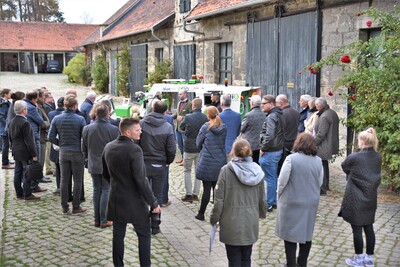 Die Fachleute des PraxisLabors Digitaler Ackerbau in Schickelsheim haben Gäste der Fraunhofer-Gesellschaft empfangen und ihnen u.a. die Funktionsweisen modernster digitaler Maschinen erläutert.