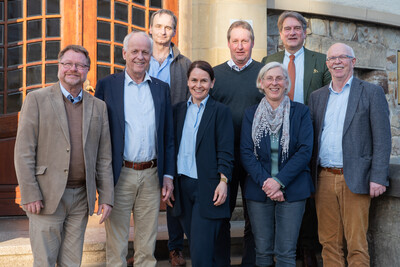 V.l.: Dr. Bernd v. Garmissen (LWK), Hans-J. Harms (trafo:agrar), Dr. Arno Krause (Grünlandzentrum), Dr. Barbara Grabkowsky (trafo:agrar), Dr. Karsten Padeken (Grünlz.), Dr. Carolin Schneider (3N), Hilmar Frhr. v. Münchhausen (NAN), Gerhard Schwetje (LWK). - © Christopher Hanraets V.l.: Dr. Bernd v. Garmissen (LWK), Hans-J. Harms (trafo:agrar), Dr. Arno Krause (Grünlandzentrum), Dr. Barbara Grabkowsky (trafo:agrar), Dr. Karsten Padeken (Grünlz.), Dr. Carolin Schneider (3N), Hilmar Frhr. v. Münchhausen (NAN), Gerhard Schwetje (LWK).